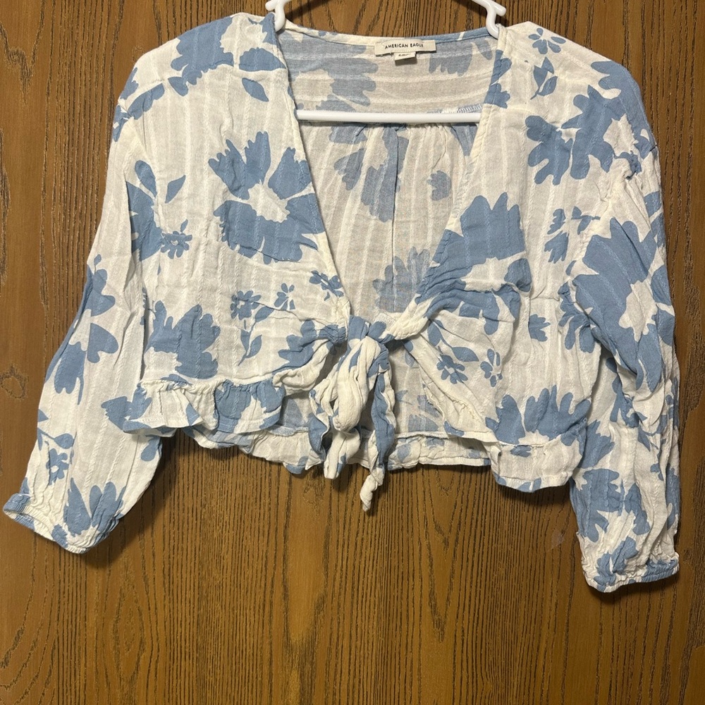 American Eagle Outfitters White and Blue Floral Tie-Front Crop Blouse